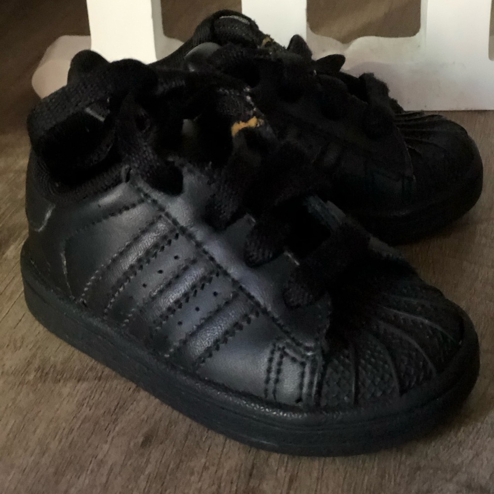 Adidas superstars